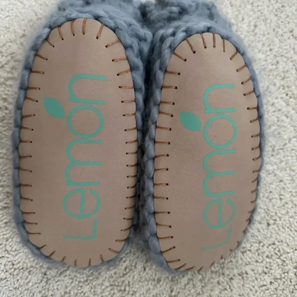 NEW Simons Slippers - Picture 3 of 5
